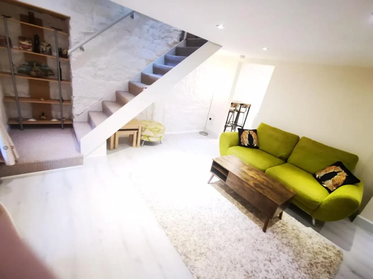 2-Level Apartment Aberdeen